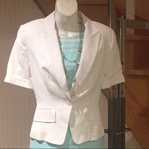 NWOT Structured white linen blend lined collared blazer.
